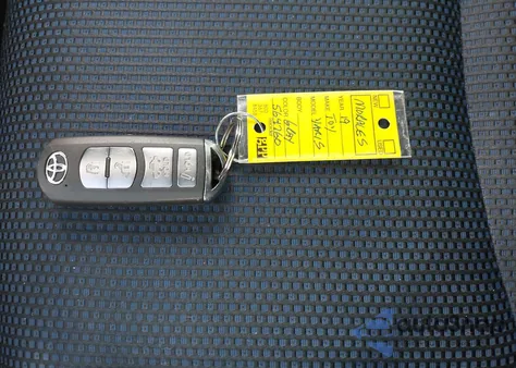 2019 Toyota Yaris Le z USA, uszkodzony, nr VIN 3MYDLBYV4KY502332